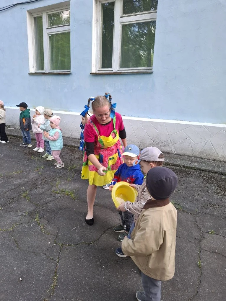1 июня, в День защиты детей, «Светлячок» был наполнен радостью, смехом и весёлыми забавами! Первый д