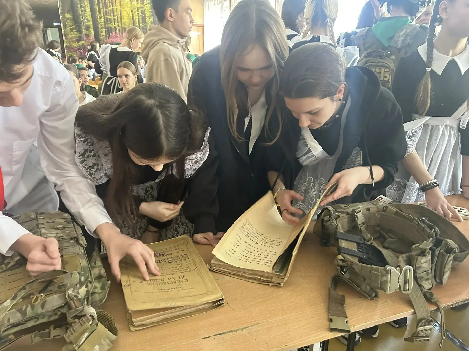 ⭐Урок мужества для старшеклассников: память, патриотизм и выбор профессии

В нашей школе прошёл «Уро
