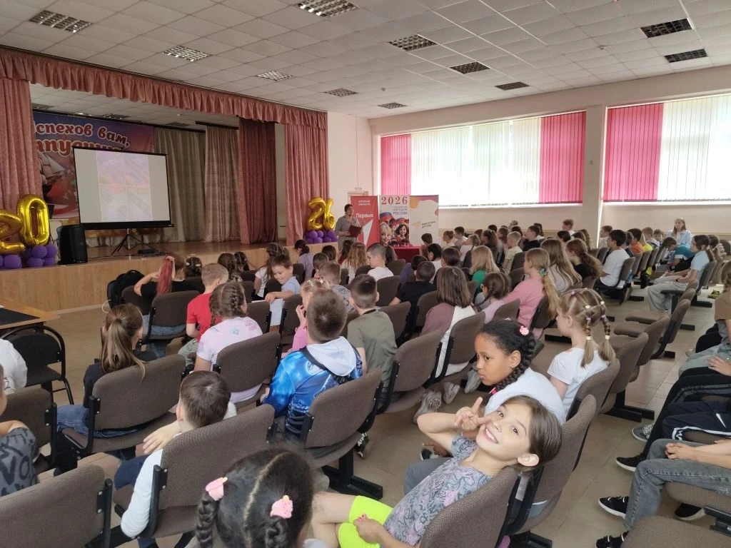 Сегодня сотрудники Центра досуга "Спутник" провели познавательную викторину "Дорога БЕЗ опасности" в