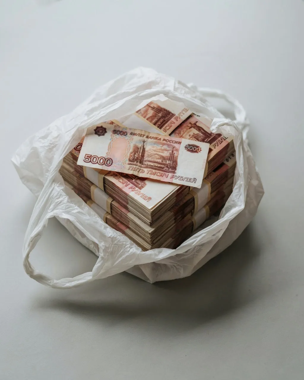 ❗️ Машинист из Норильска отдал 10,7 млн рублей мошенникам

В Норильске жертвой многоходовой схемы ст