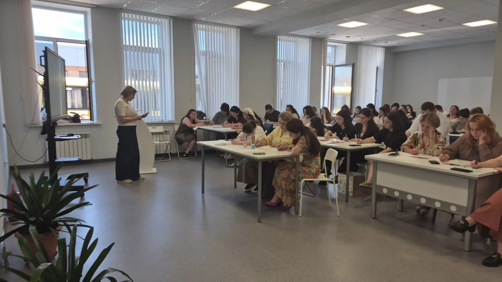 Учительская среда в Правобережном районе: день профессионального роста и вдохновения 🧩

На базе цен