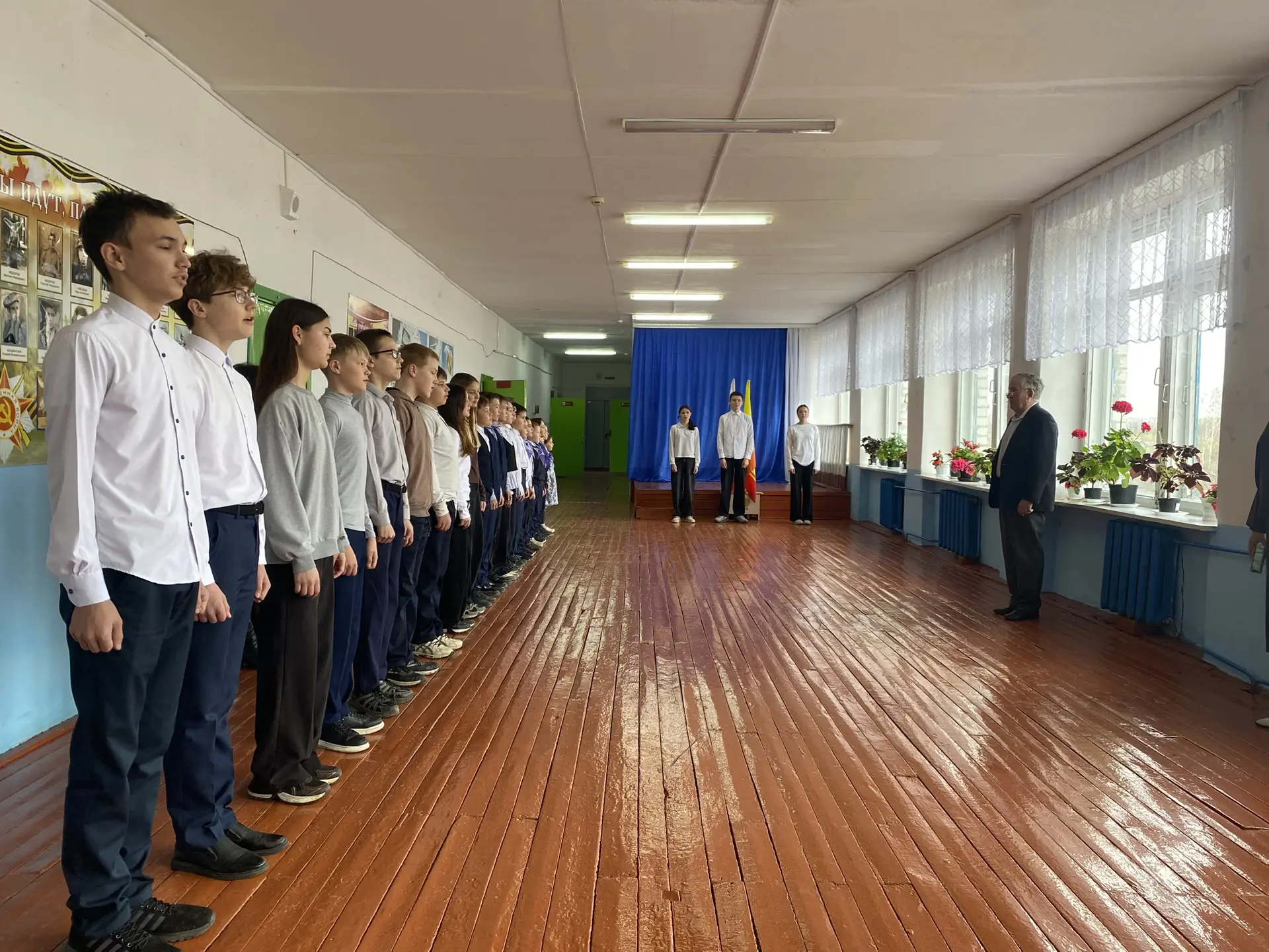 📎Начало новой учебной недели

🇷🇺Новая учебная неделя традиционно начинается с торжественного выно