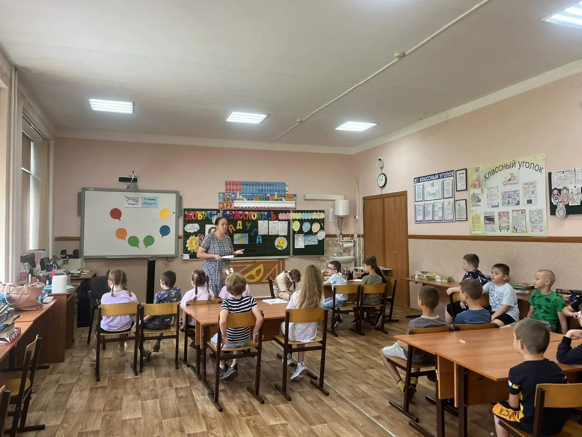 ☀️ День в 1 отряде «ШИК» — ярко, активно, с пользой! ☀️

Наше утро в лагере началось бодро и весело!