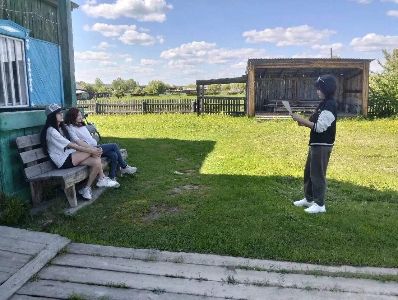 Послание Пушкина потомкам

Я вам пишу, потомки поколений, 
После меня пришедших в мир земной. 
Хочу 