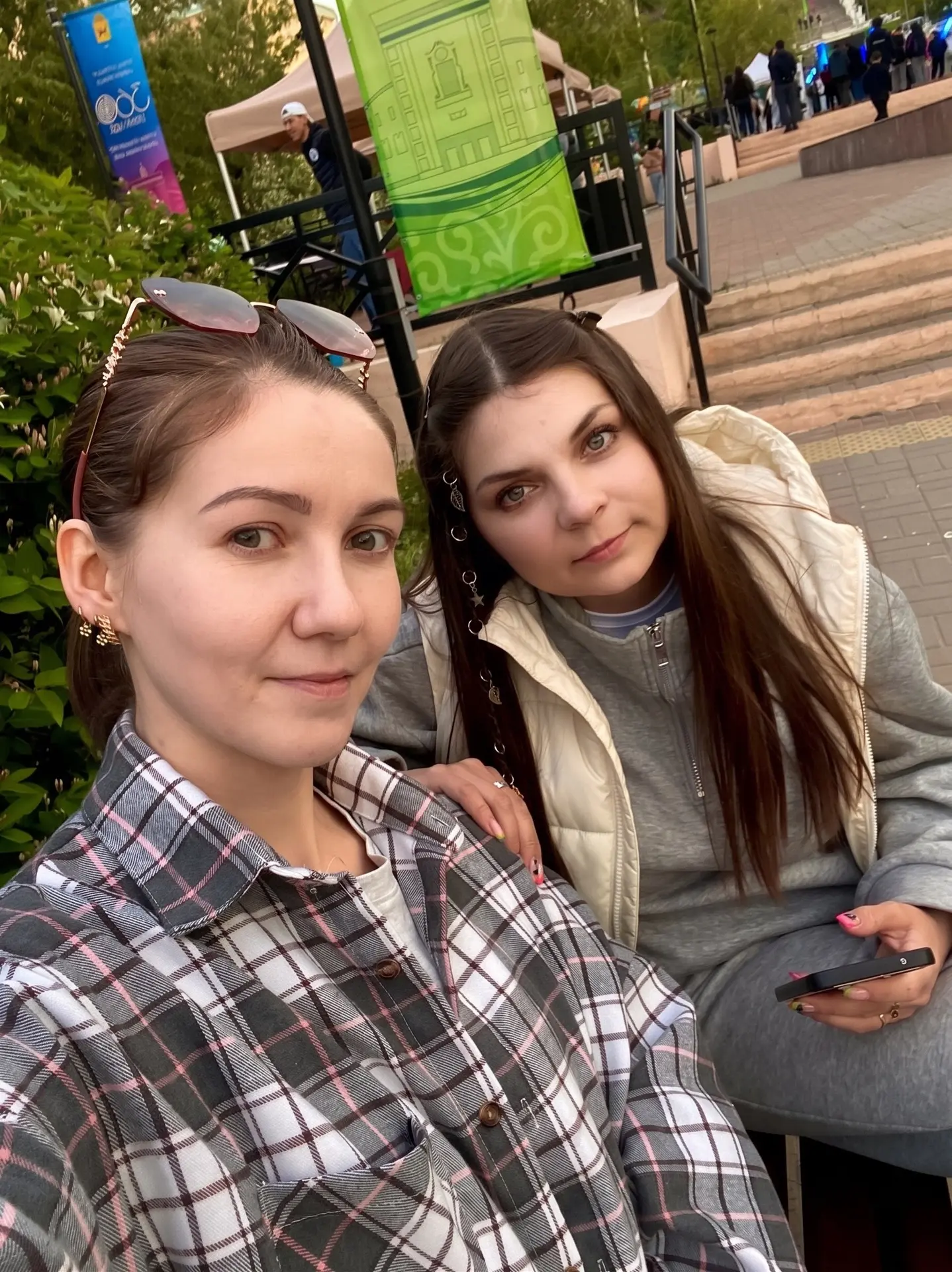 Встретились с подружкой. Сходили на концерт. Погода классная, настроение хорошее.