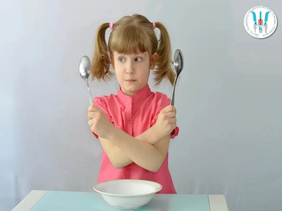 😊 Леворукость детей. Многие родители, замечая, что ребенок чаще тянется к предметам левой рукой, ис