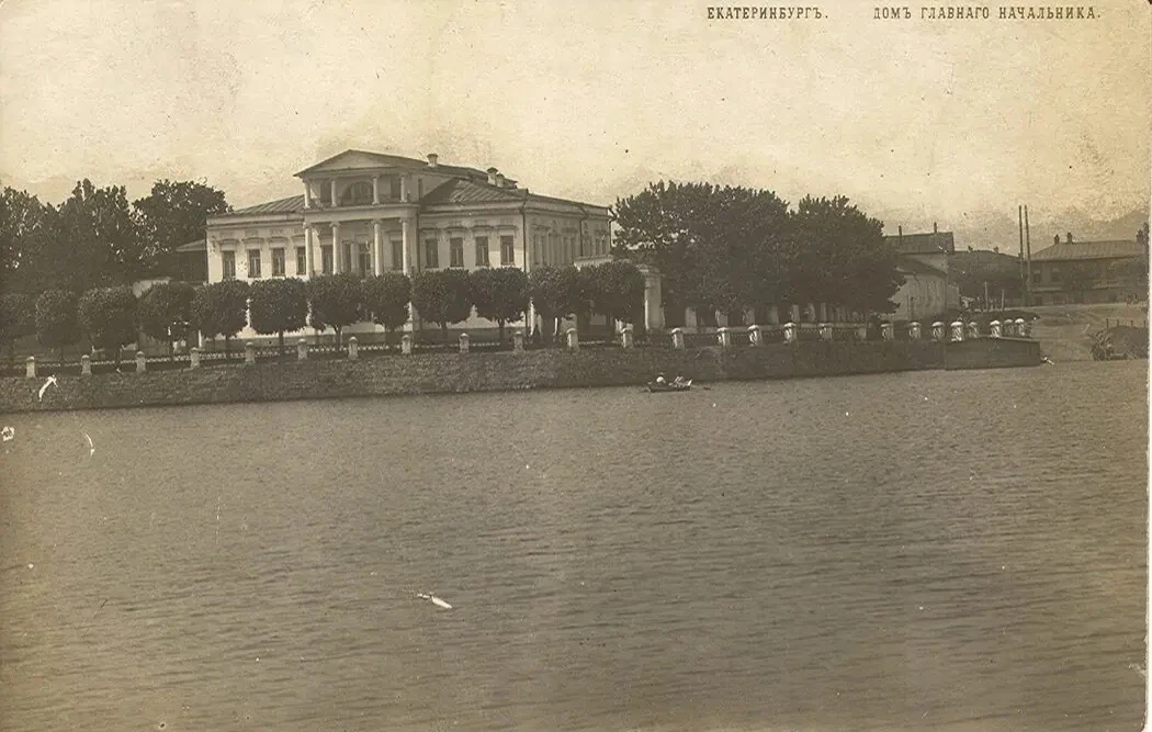 Дом Главного начальника горных заводов

📸Фото 1920-1923 год.

Символ уральской мощи: Дом Главного н