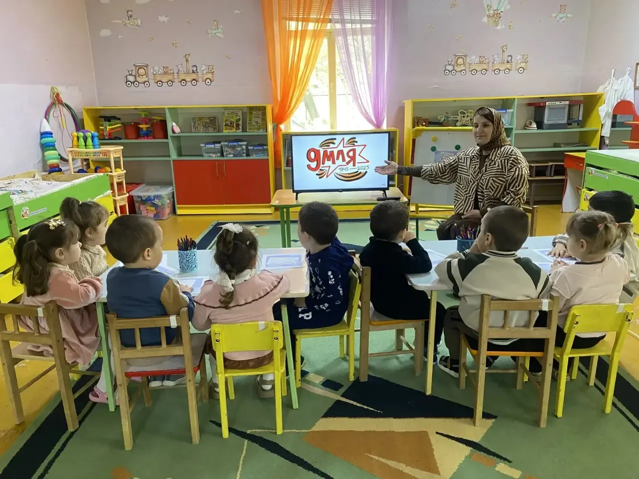Изобразительная деятельность во второй младшей группе. Рисование,, День Победы,, Цель;воспитывать чу