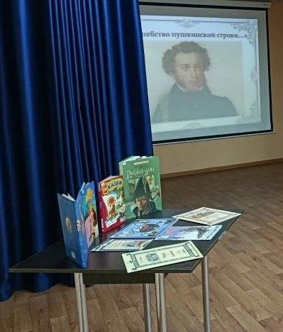 Сотрудник библиотеки им. А.С.Пушкина провела для обучающихся ГАПОУ СО "СКИПО для инвалидов и лиц с О