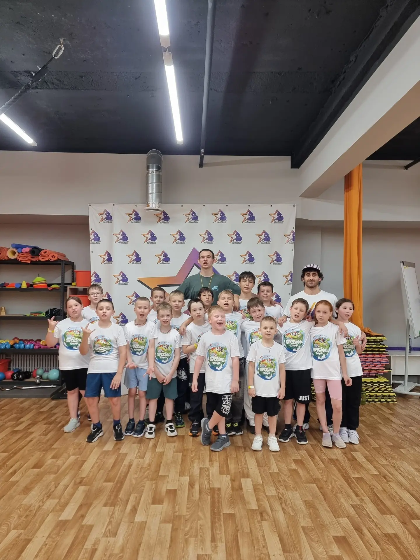 Первая смена Спешл Кэмп пролетела! Это было здорово!

2 недели суперулетных развлечений, спорта, тво