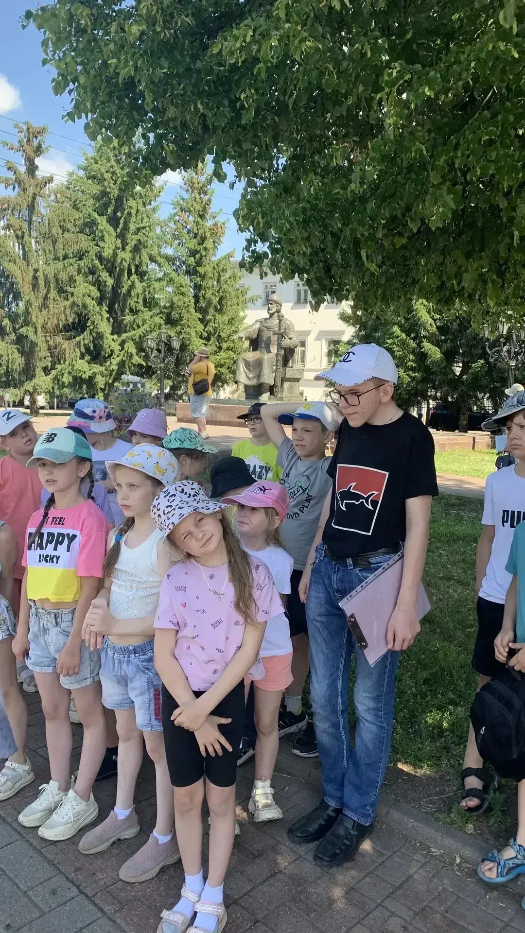 7 день в лагере: Кострома, безопасность, творчество и спорт! ⚽🎨🚦


🚶‍♂️ Пешеходная экскурсия «Я ш