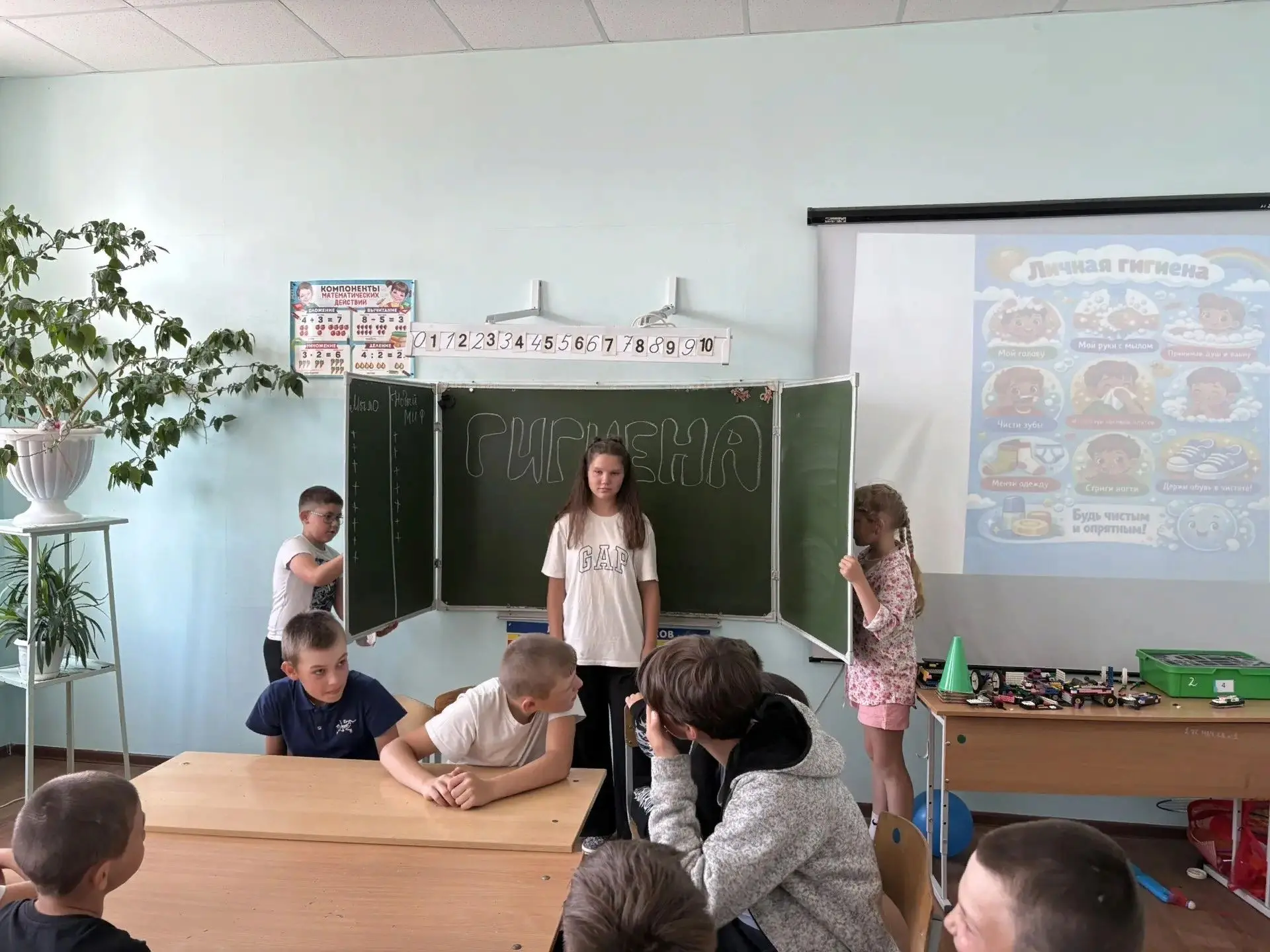 День гигиены и танцев: как в лагере отметили одиннадцатый день смены! 🧼 🪩 🕺 
Одиннадцатый день в 