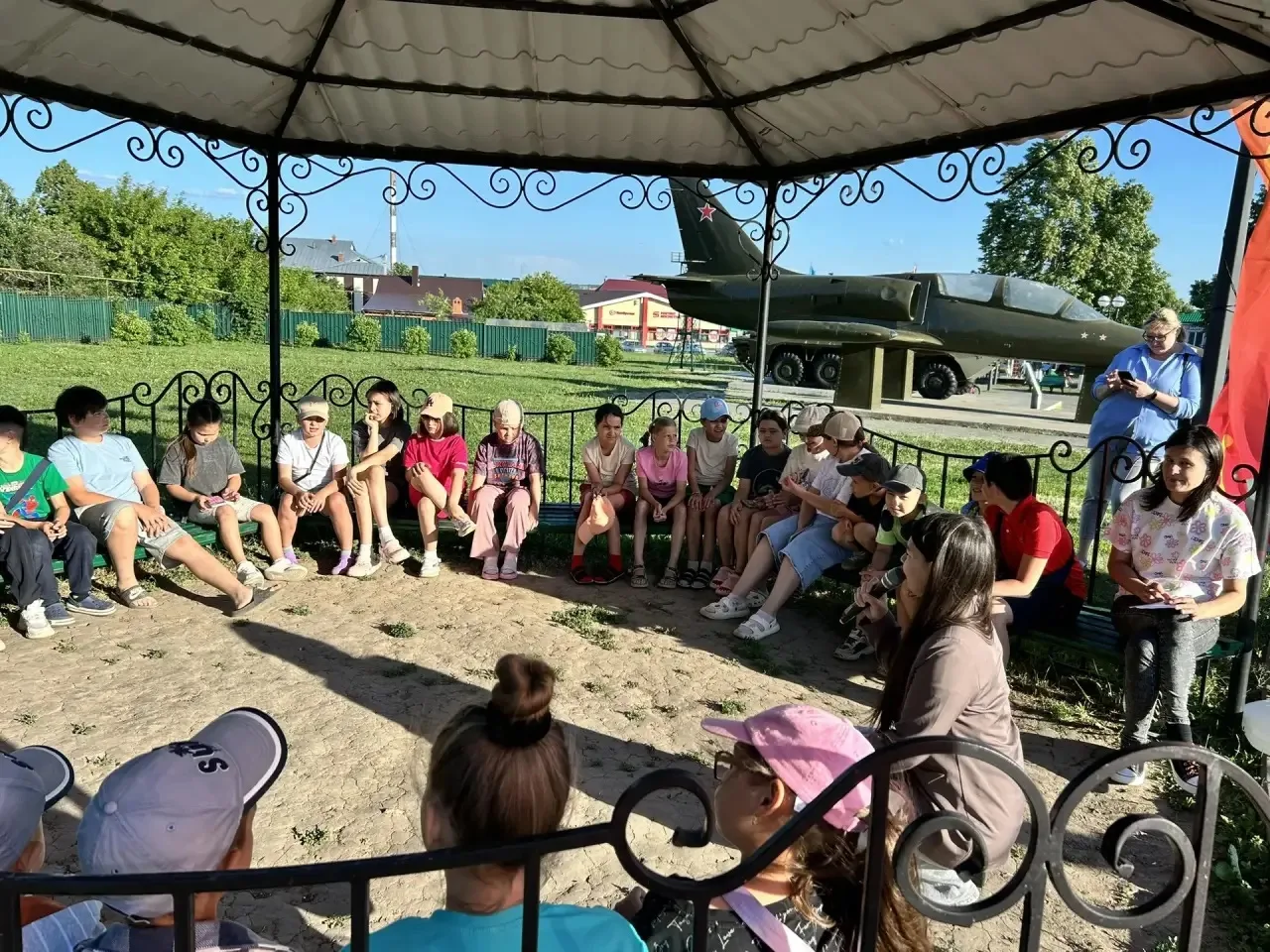 🎶 Музыкальное лето в Парке Победы! 🎶
Сегодня в Парке Победы прошло яркое мероприятие для юных гост