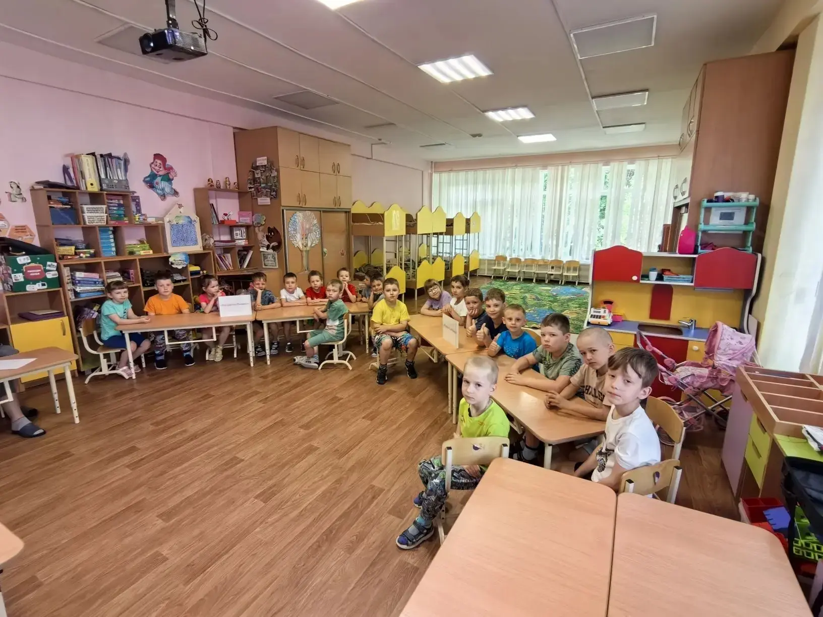 🇷🇺 Маленькие патриоты!

📌Сегодня в группе №2  прошел настоящий праздник знаний! Ребята участвовал