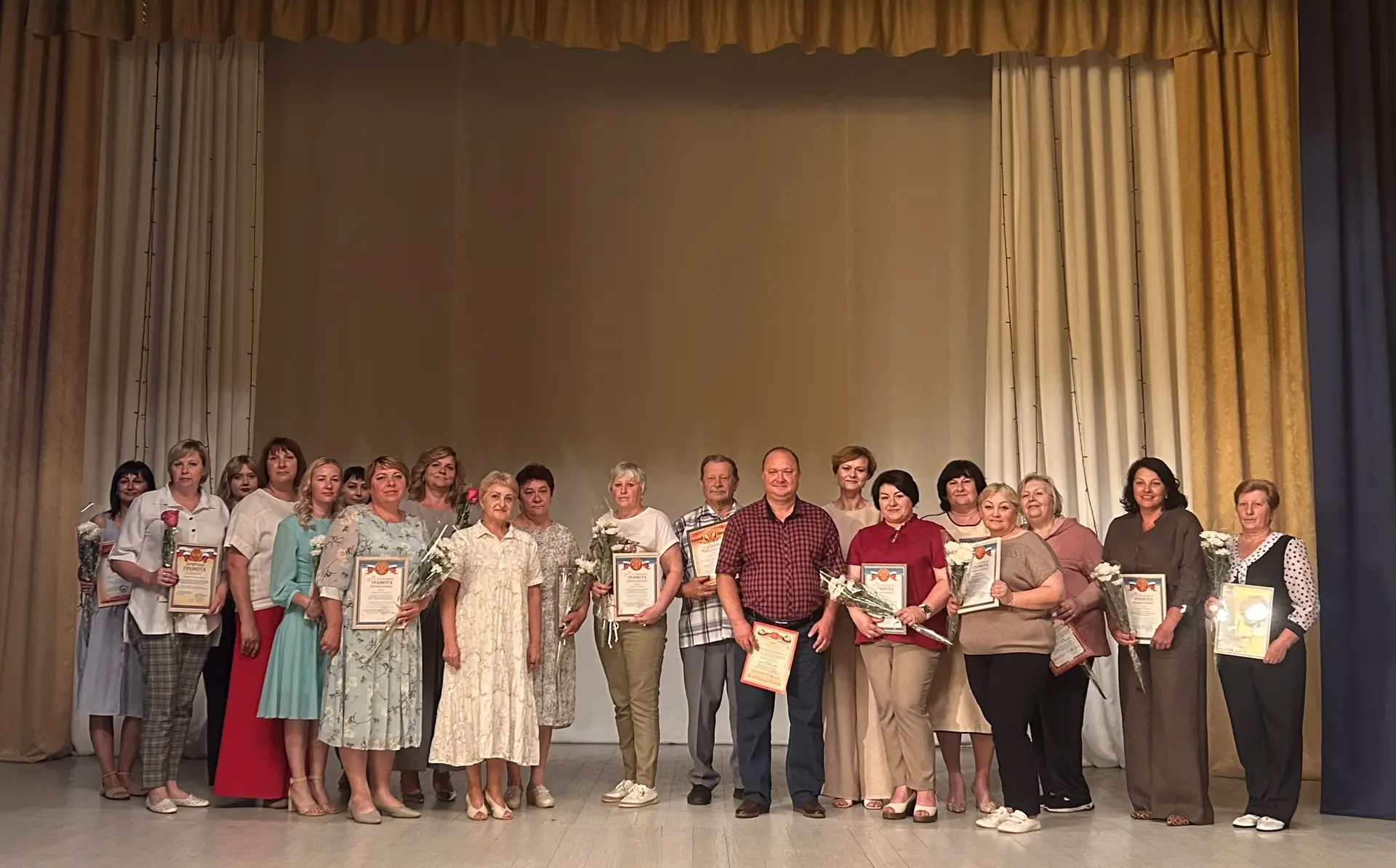 💐 Сегодня в Дмитровском районном Доме культуры прошло праздничное мероприятие, посвященное Дню соци