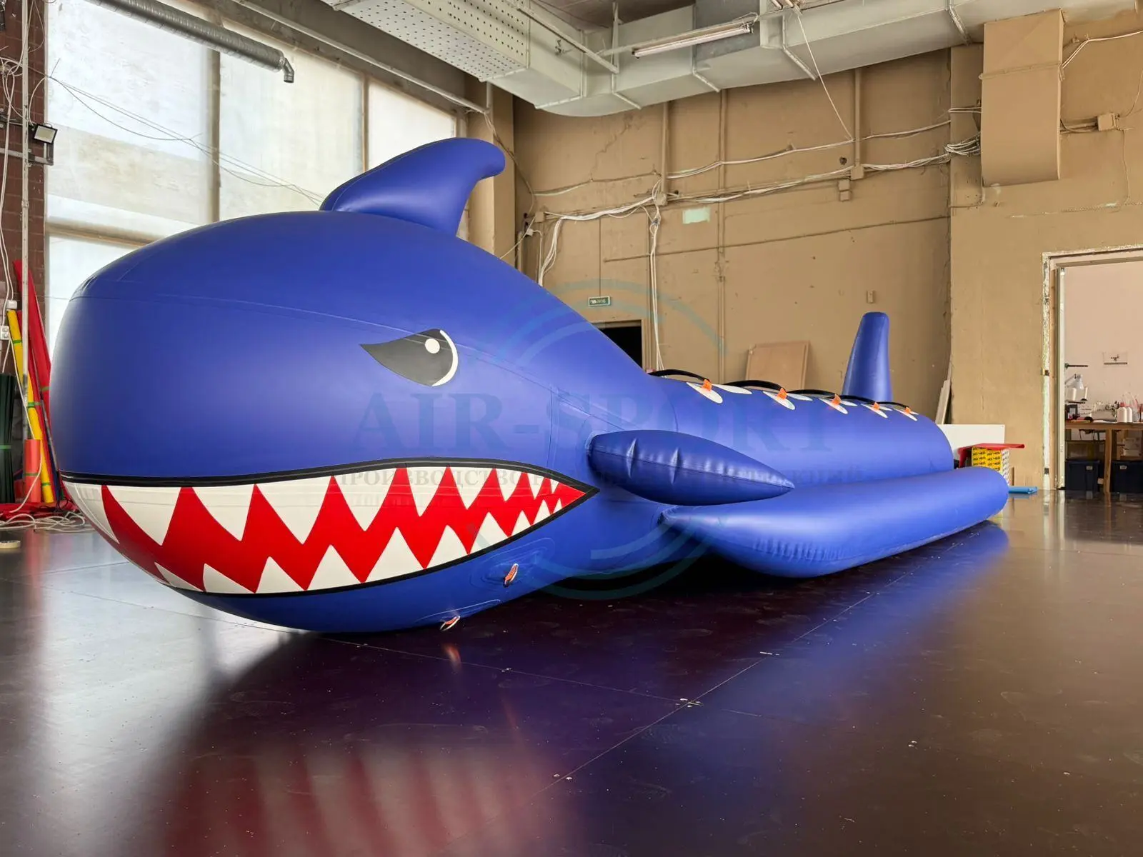 Хозяин морей на заказ! 🦈🌊
Реализовали крутой индивидуальный проект — водный банан «Акула», созданн