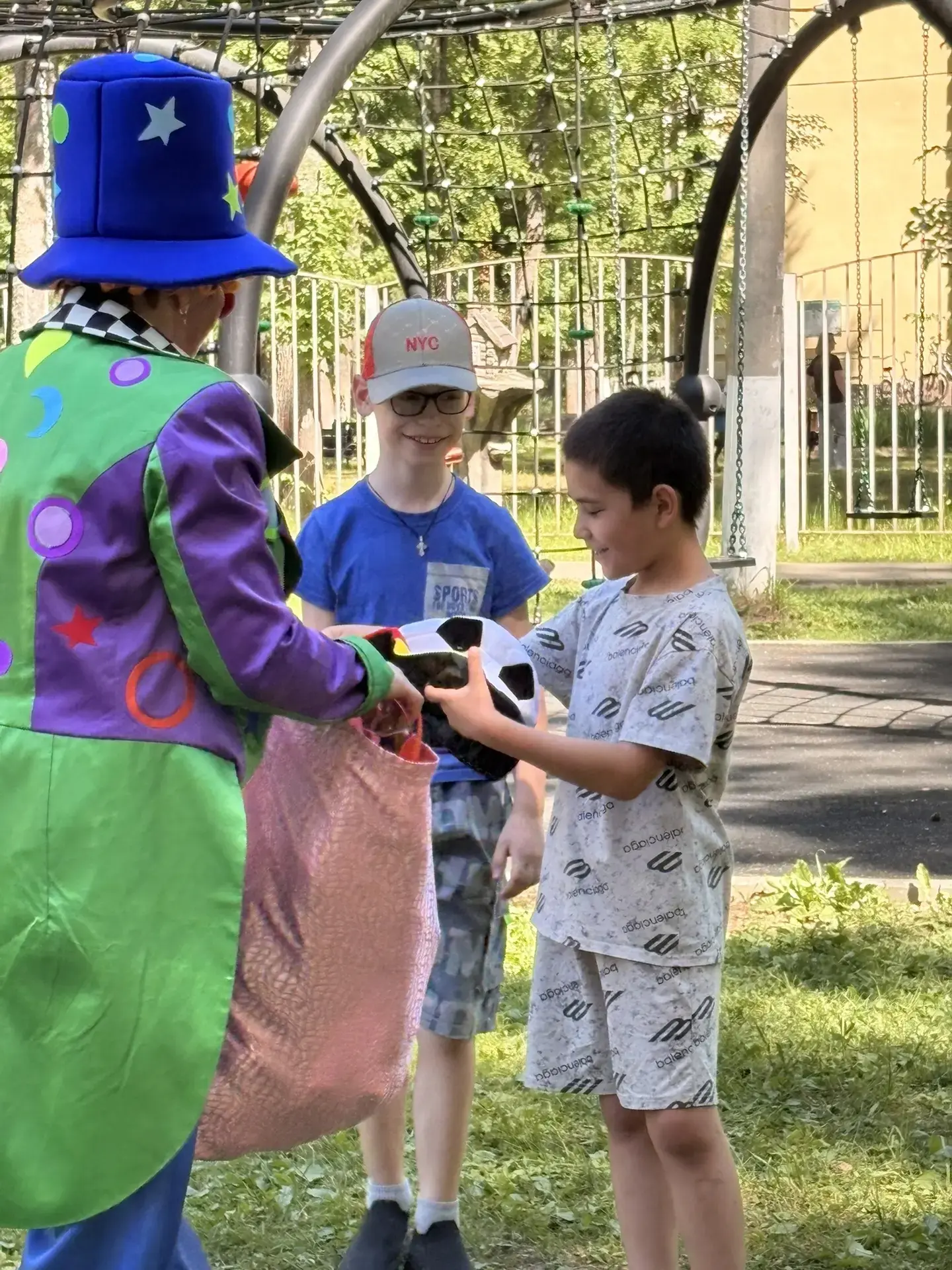 «Вести с Планеты детства»🌏🧒👧

Друзья, в понедельник в нашем школьном лагере «Планета детства» про
