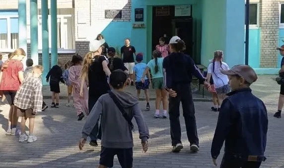 ☀️НАШИ ЛАГЕРНЫЕ БУДНИ☀️
 
День в пришкольном лагере начался, как всегда, бодро — с весёлой зарядки! 