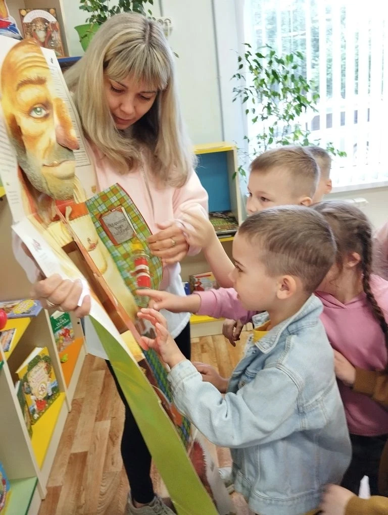 🎉 Волшебный день в библиотеке! 🎉

5 июня логопедическая группа № 9 отправилась на увлекательную эк