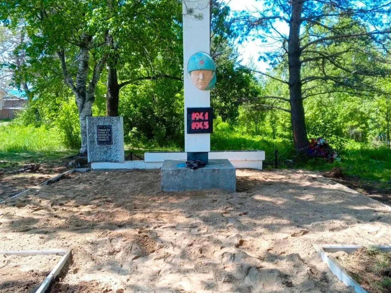 ✅ В п. Циммермановка началось благоустройство территории у памятника землякам-фронтовикам
 
В рамках