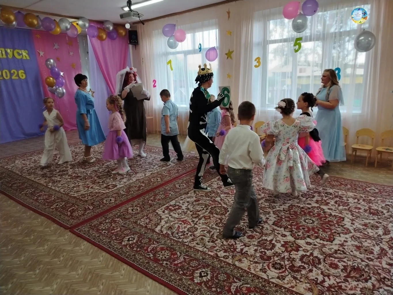 «Прощай,  наш   родной детский сад»

Сегодня в нашем любимом детском саду царила настоящая сказка! М