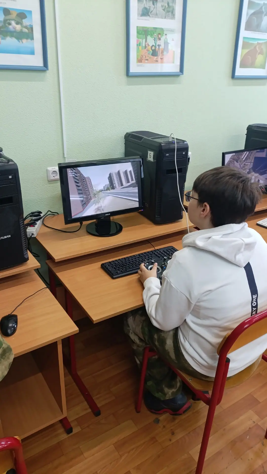 Сегодня начался проект «Зарница 2.0»🇷🇺

Наши ребята, отвечающие за операторов БПЛА отправились на 