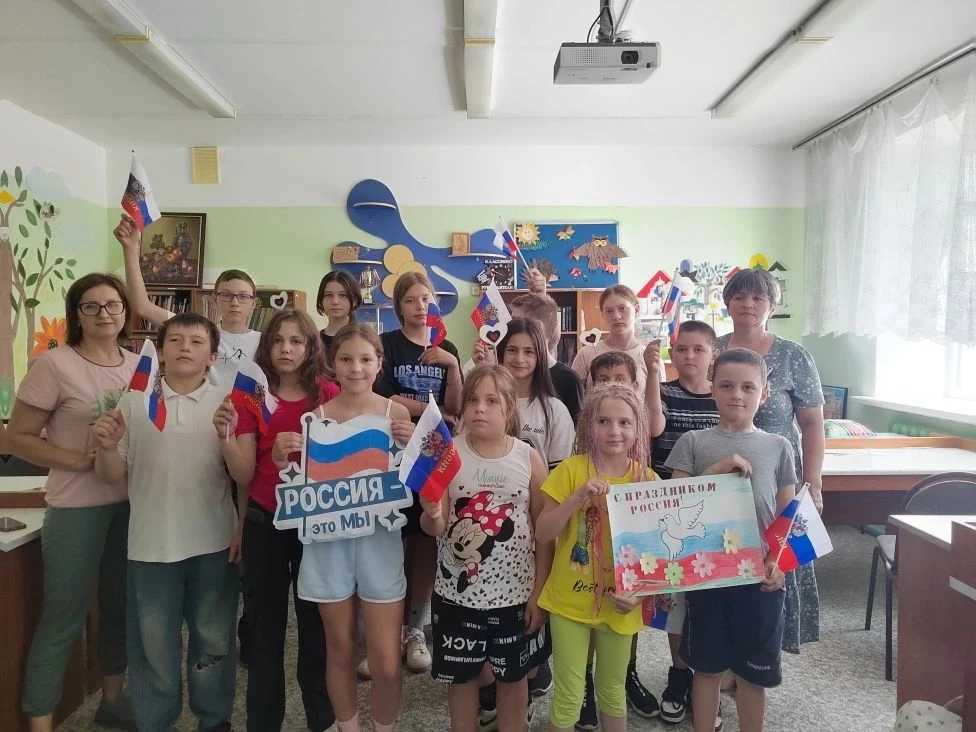 В День России работники культуры с. Архангельское на базе "Архангельской СОШ" провели  увлекательную