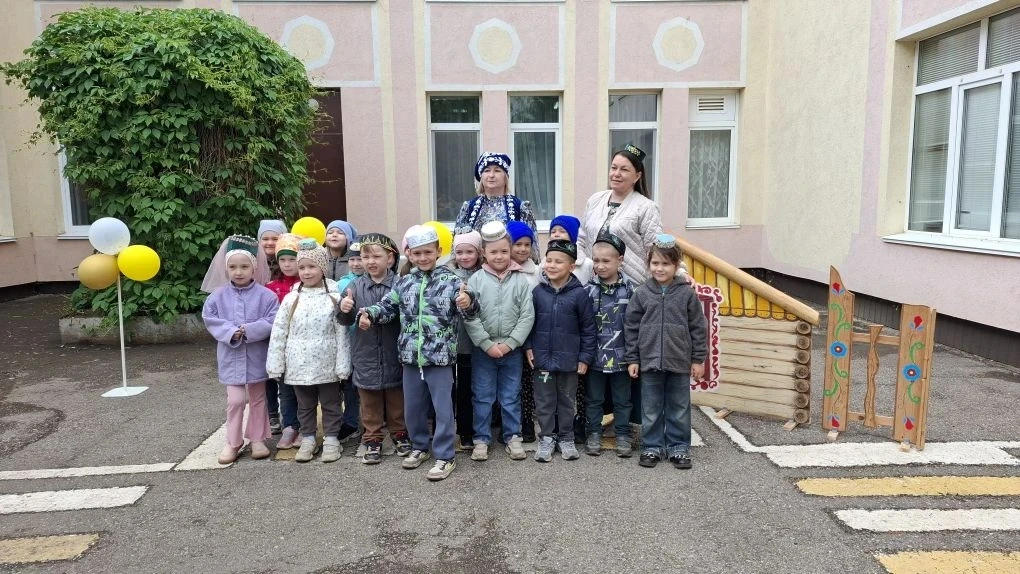 Сабантуй в детском саду: несмотря на тучи, праздник удался! ☀️
Сегодня наш детский сад окунулся в ат