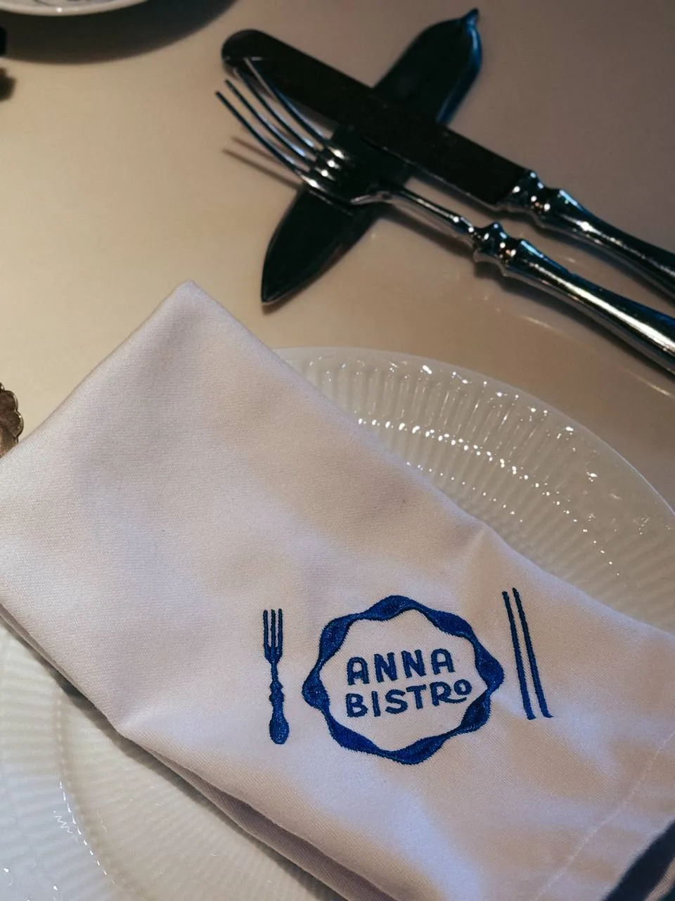 Обед с подругой в Anna Bistro. 

Лёгкая гастрономия, сезонное меню, продуманная подача и атмосфера, 