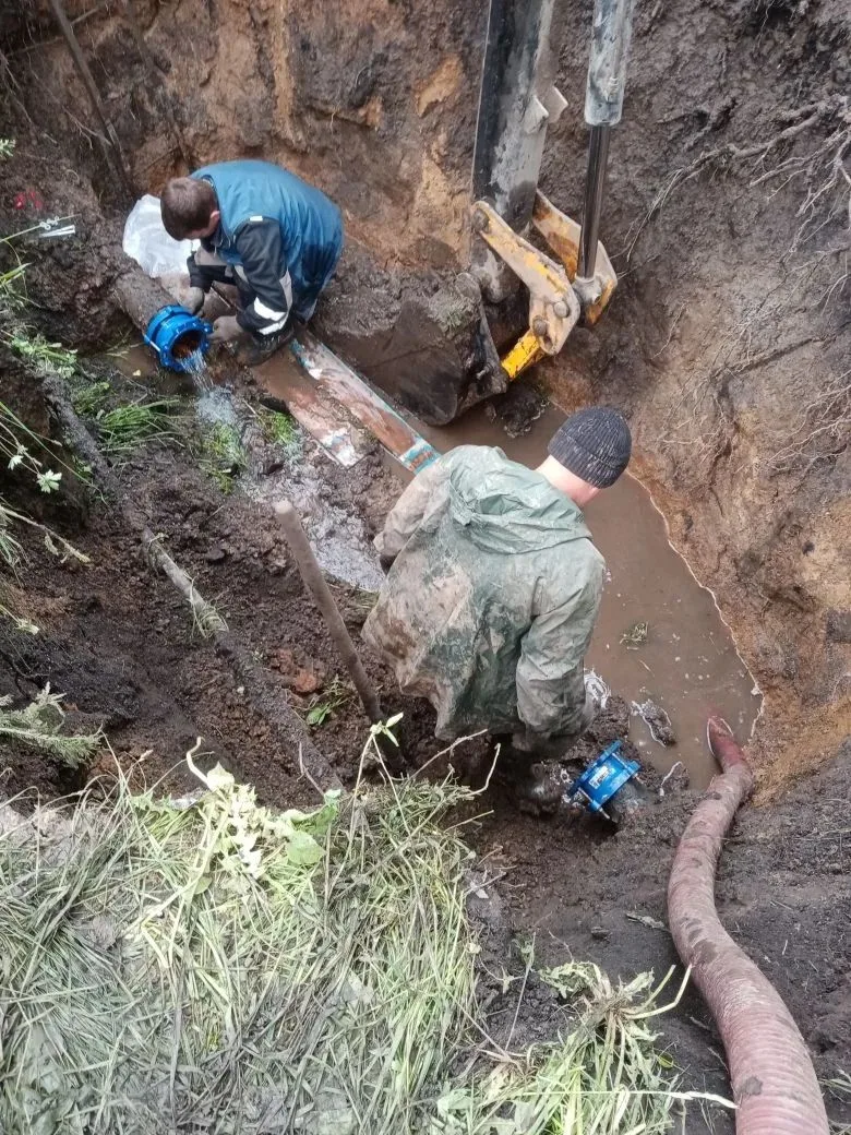 Готовь трубы летом. Сотрудники Водоканала в усиленном режиме принимают меры по устранению утечек на 
