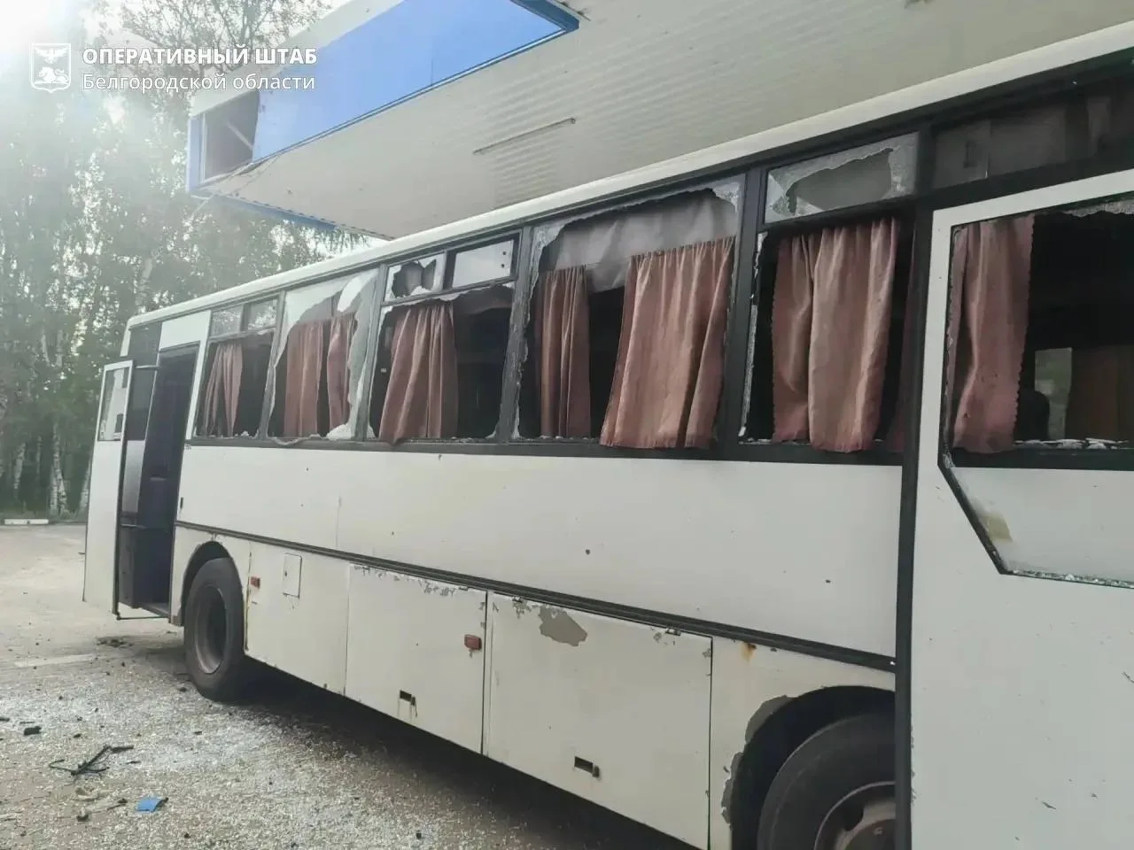❗️Дрон ВСУ атаковал рейсовый автобус в Шебекино в Белгородской области, сообщил врио губернатора Шув