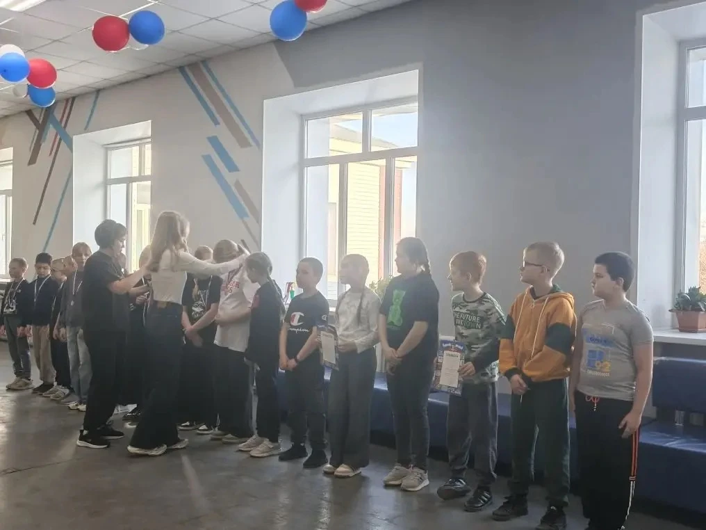 Пионербол 🏐

В понедельник (20.04) в стенах школы, во время традиционной линейки прошло торжественн