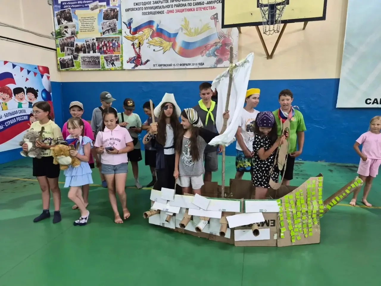 Настоящий пиратский день👍🏻
✅Ребята участвовали в Квесте «Поиск клада»
✅Отряды  соорудили пиратские