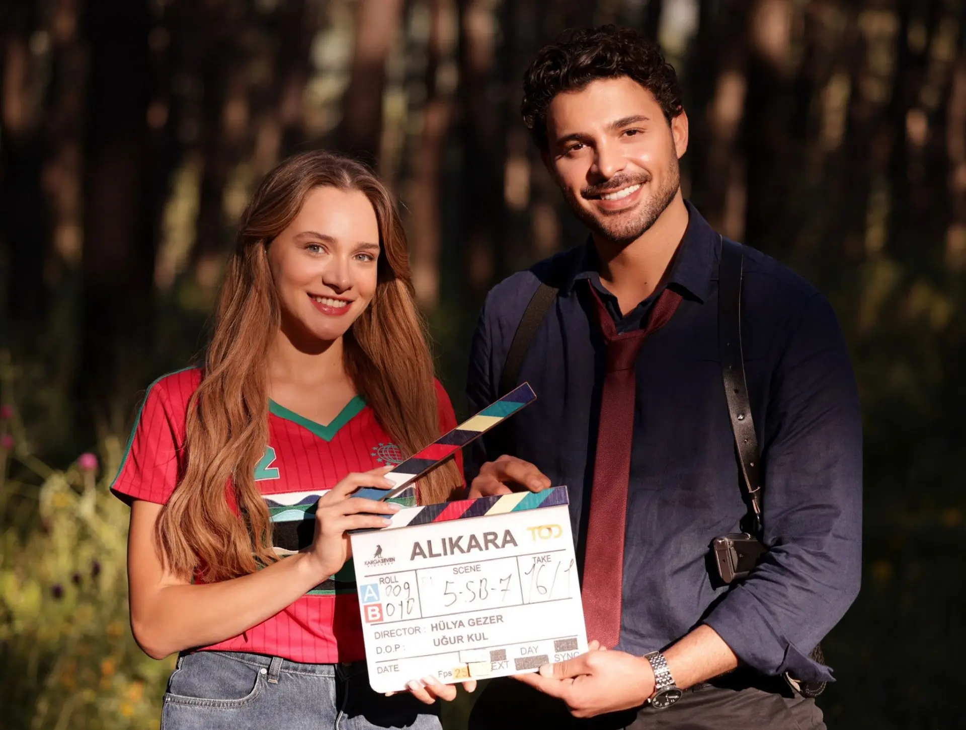 💥 Первый кадр со съемочной площадки сериала «Али Кара» с Мирай Данер и Халитом Озгюром Сары в главн