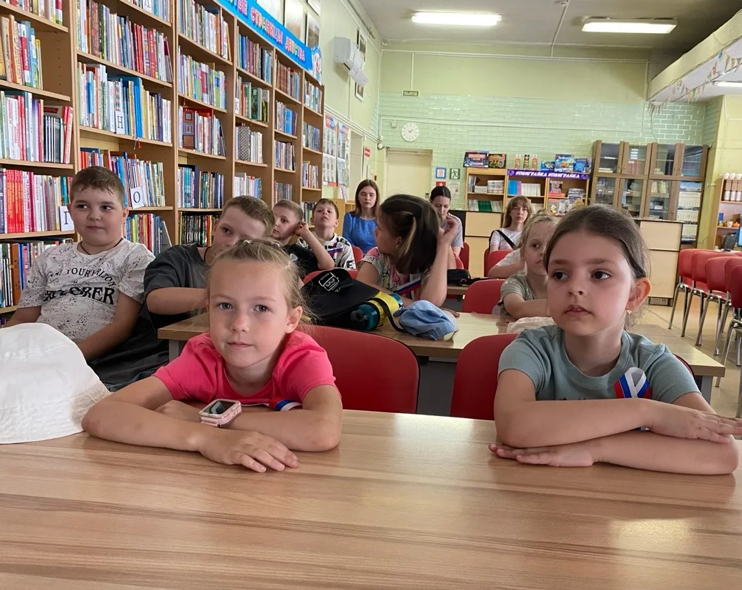📖  11 июня для детей летней оздоровительной площадки СОШ № 25 в рамках Дня России прошёл час информ