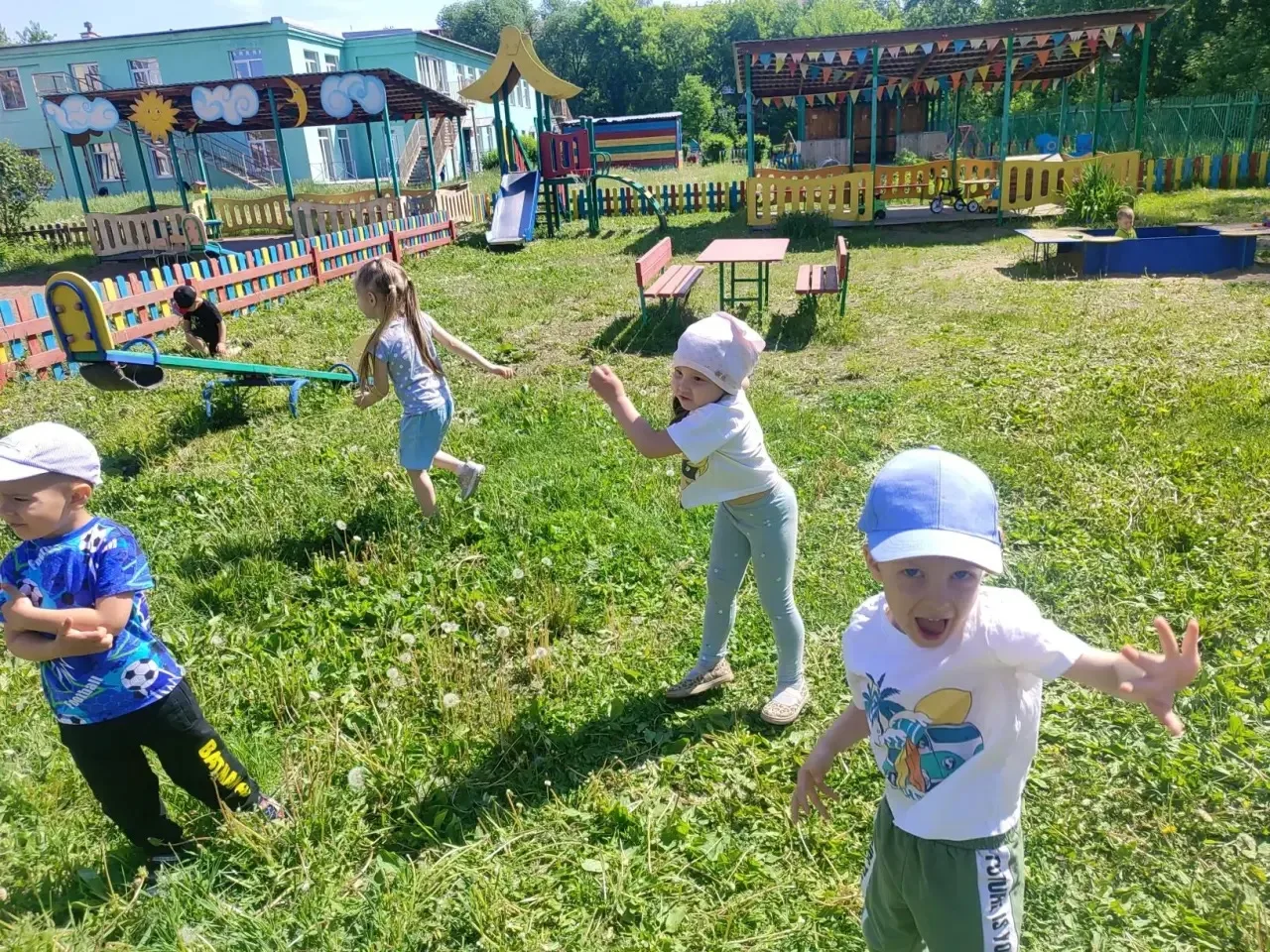 Вечеринка объявляется открытой! 🔥 Летняя дискотека в группе  #РомашкаДС18 — это всегда взрыв эмоций