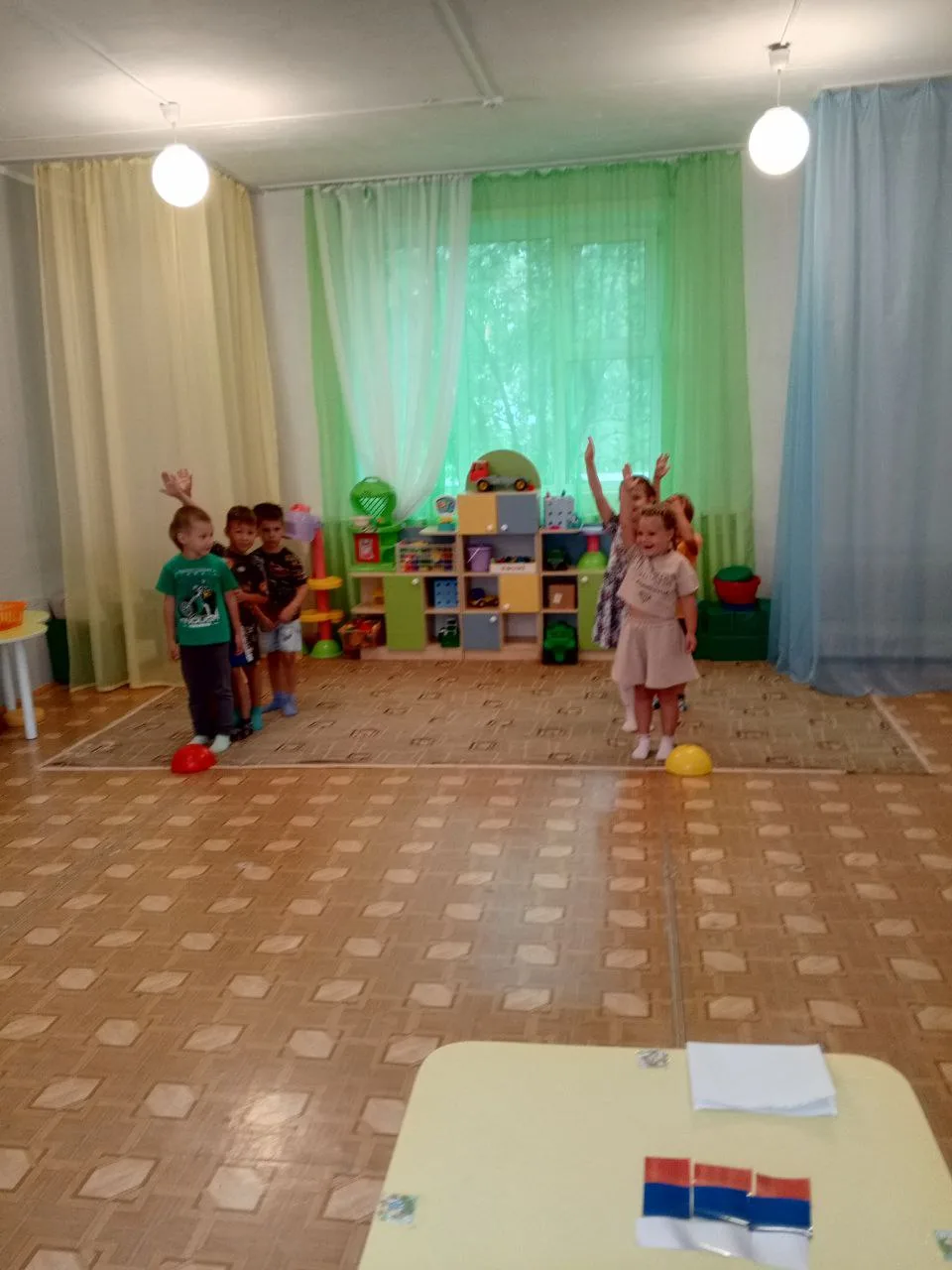 В нашем детском саду прошли"Весёлые старты".
Пусть сегодня"Веселые старты"
Нам позволят себя показат