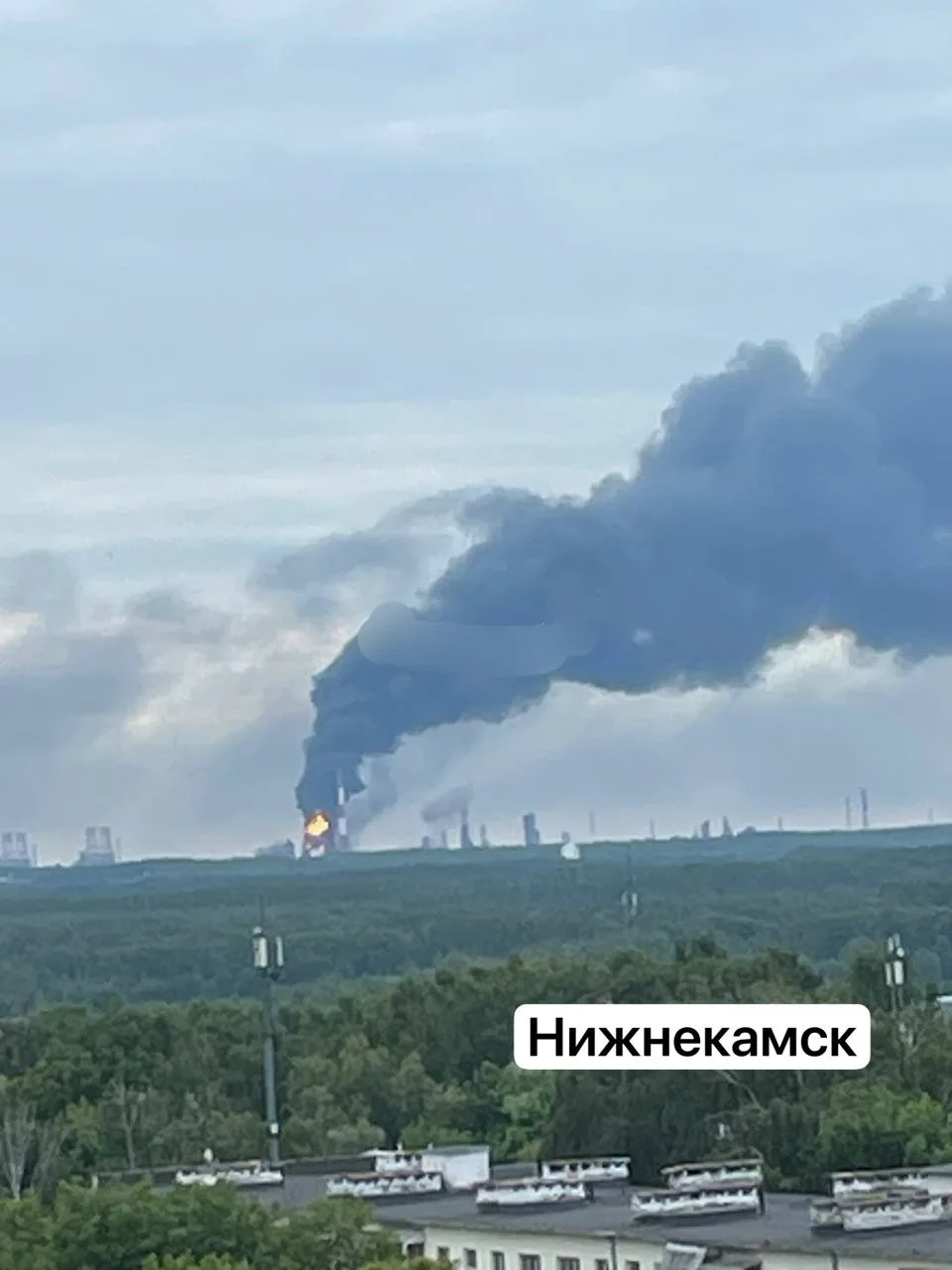 Обмен воздушными ударами на украинской войне

Киев постарался испортить праздничный для России день 