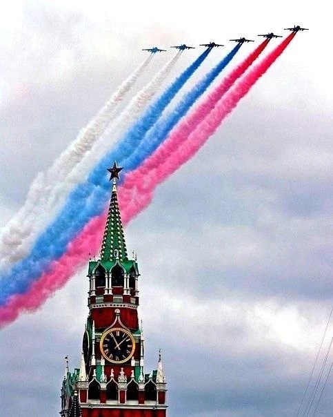 «За рулем» поздравляет с Днем России!

День России сближает всех живущих в нашей великой стране. Это