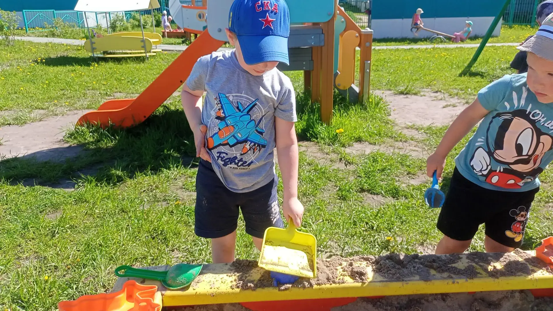 🏖 Песочница — маленькая вселенная для ребёнка! 🏖

Посмотрите на этих малышей: с каким азартом они 