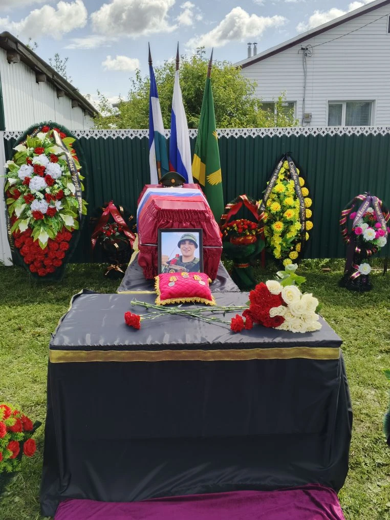 Сегодня 06 июня, мы проводили в последний путь бойца, отдавшего жизнь за нашу Родину! 
Холостова Дан