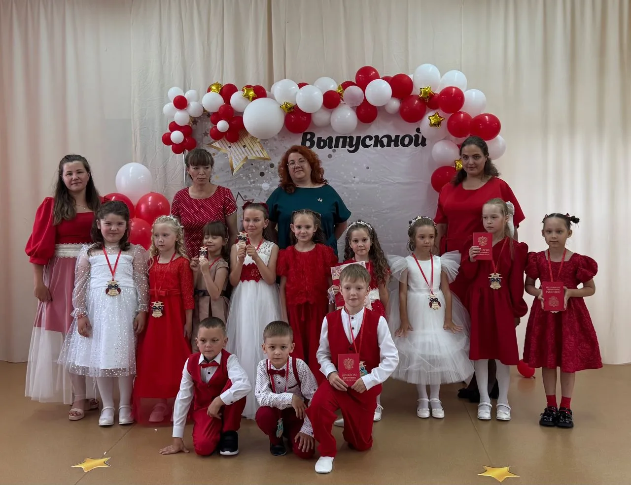 Прощай, любимый детский сад! Привет, школа! 👋🎒

 Ребята нашего структурного подразделения официаль