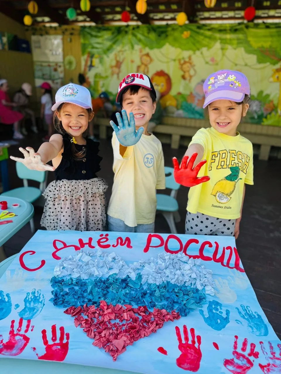🇷🇺 День России в группе №11 «Клубничка» детского сада №92 «Веснушка»

Сегодня наши маленькие патри