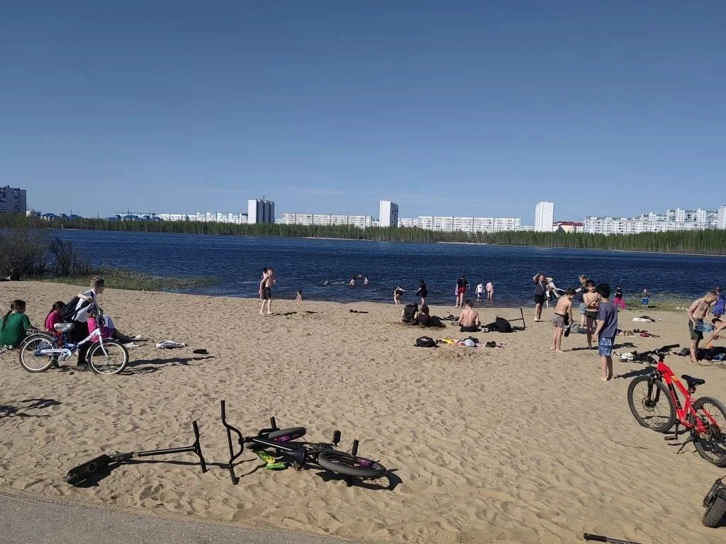 Уважаемые родители!

Просим вас внимательно посмотреть на фотографии и понять, какая реальная ситуац