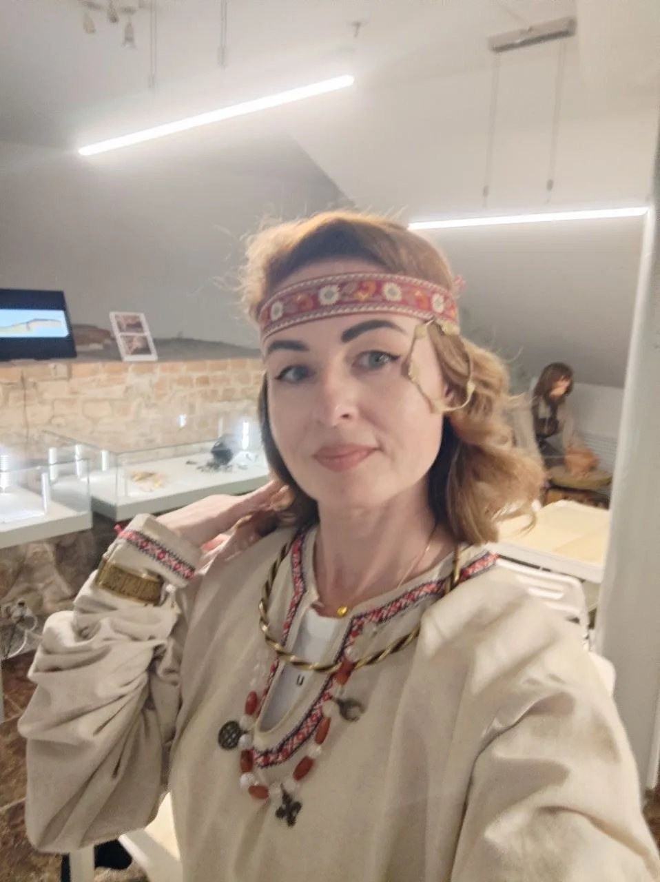 В поддержку акции «Надень народное на День России».

Прошу любить и жаловать- древнерусская фотомоде