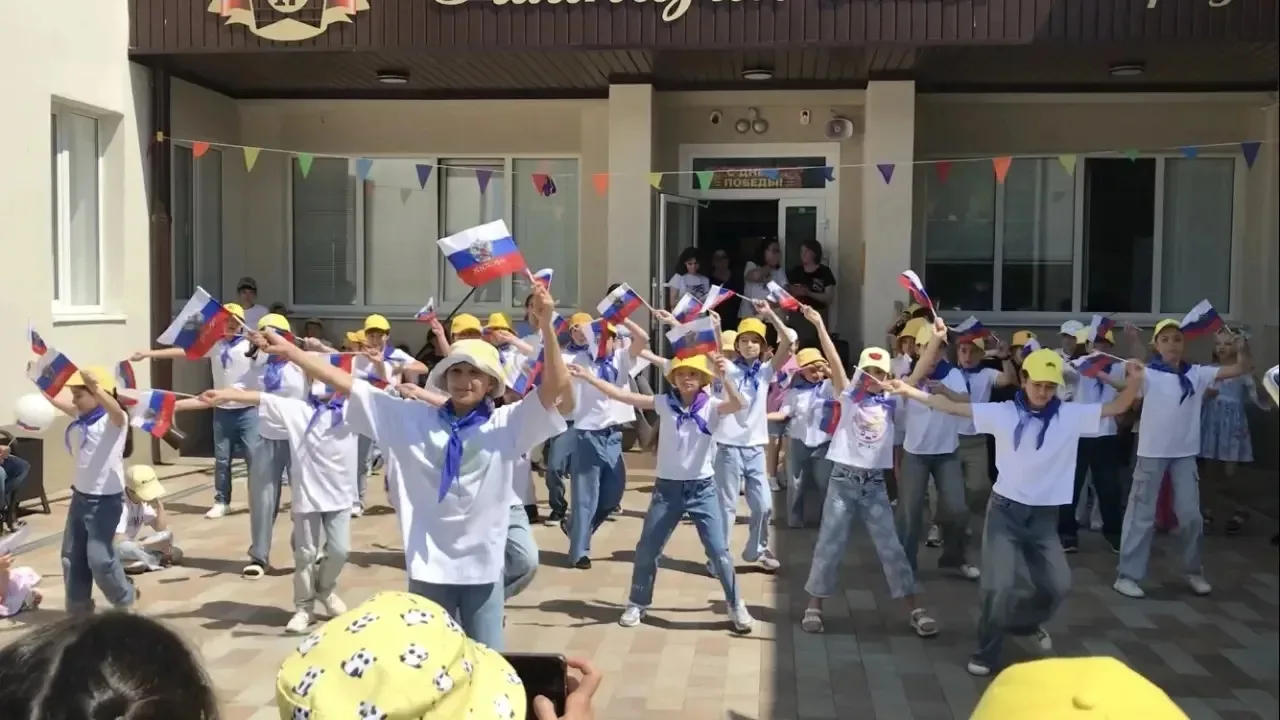 В преддверии Дня России сегодня в нашем лагере было по- настоящему празднично и ярко! В честь этого 