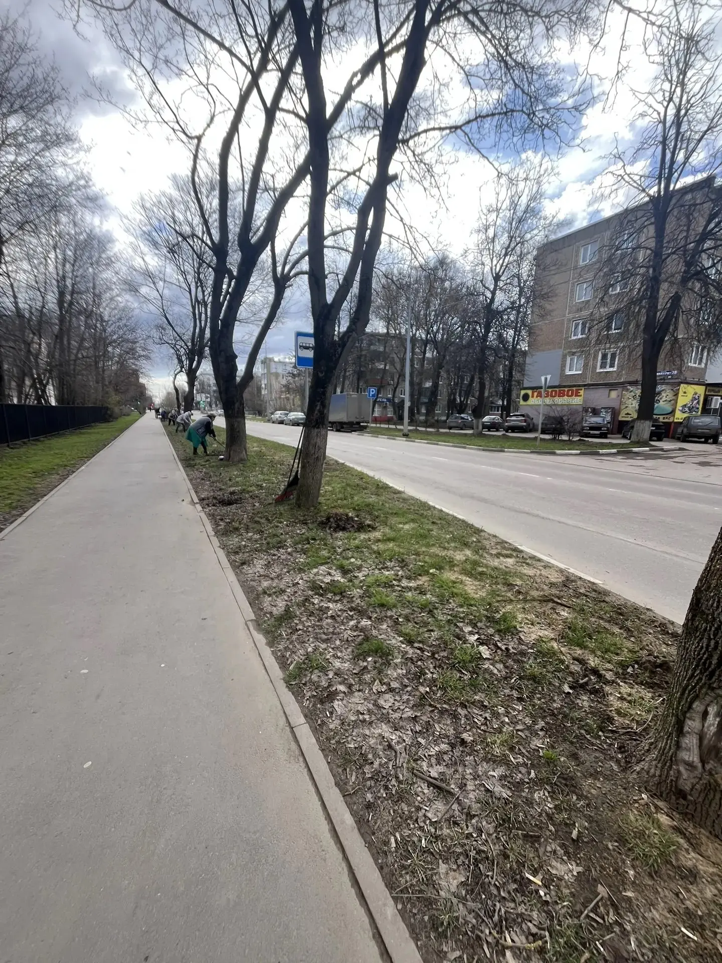 Коллектив детского сада принял участие во Всероссийском субботнике. 
Сегодня мы сделали чище газон в