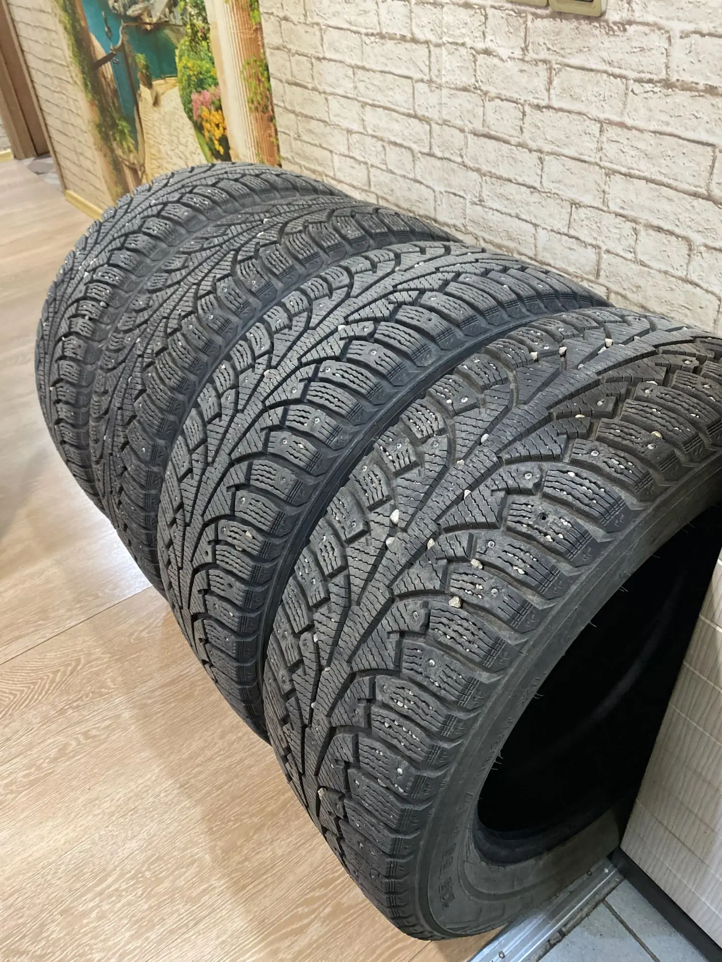 Комплект зимней шипованной резины
Nokian Nordman 5 в размере 235/55 R17
В около идеальном состоянии,