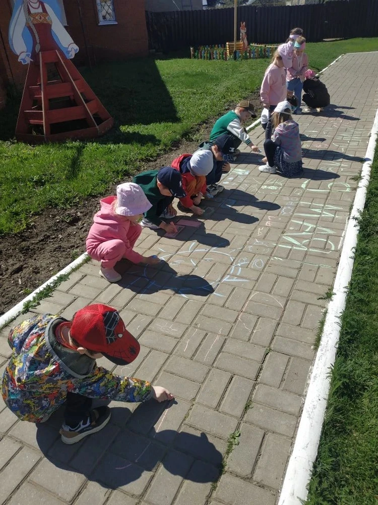 🎨 Маленькие «Затейники» — за мирное небо!
В преддверии великого праздника Дня Победы наши ребята из