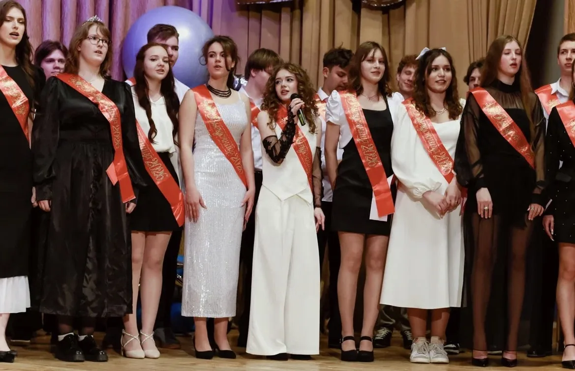 ❤️Нашим повзрослевшим детям 

🔔Выпускники, для вас звенит последний звонок. А для нас, учителей, - 
